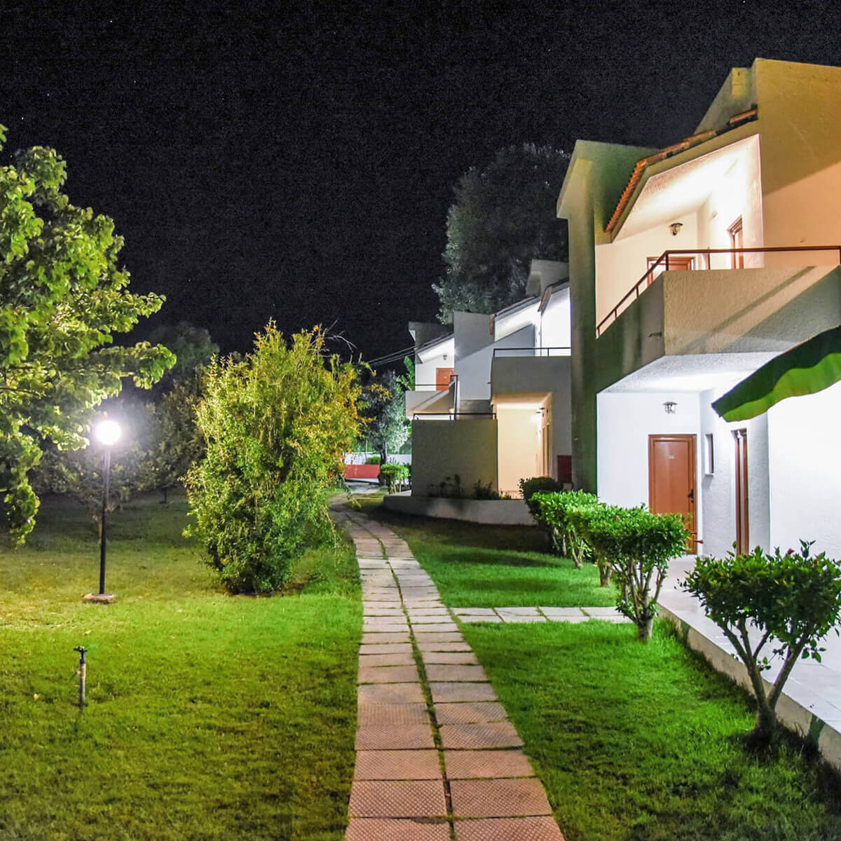 vallian village hotel